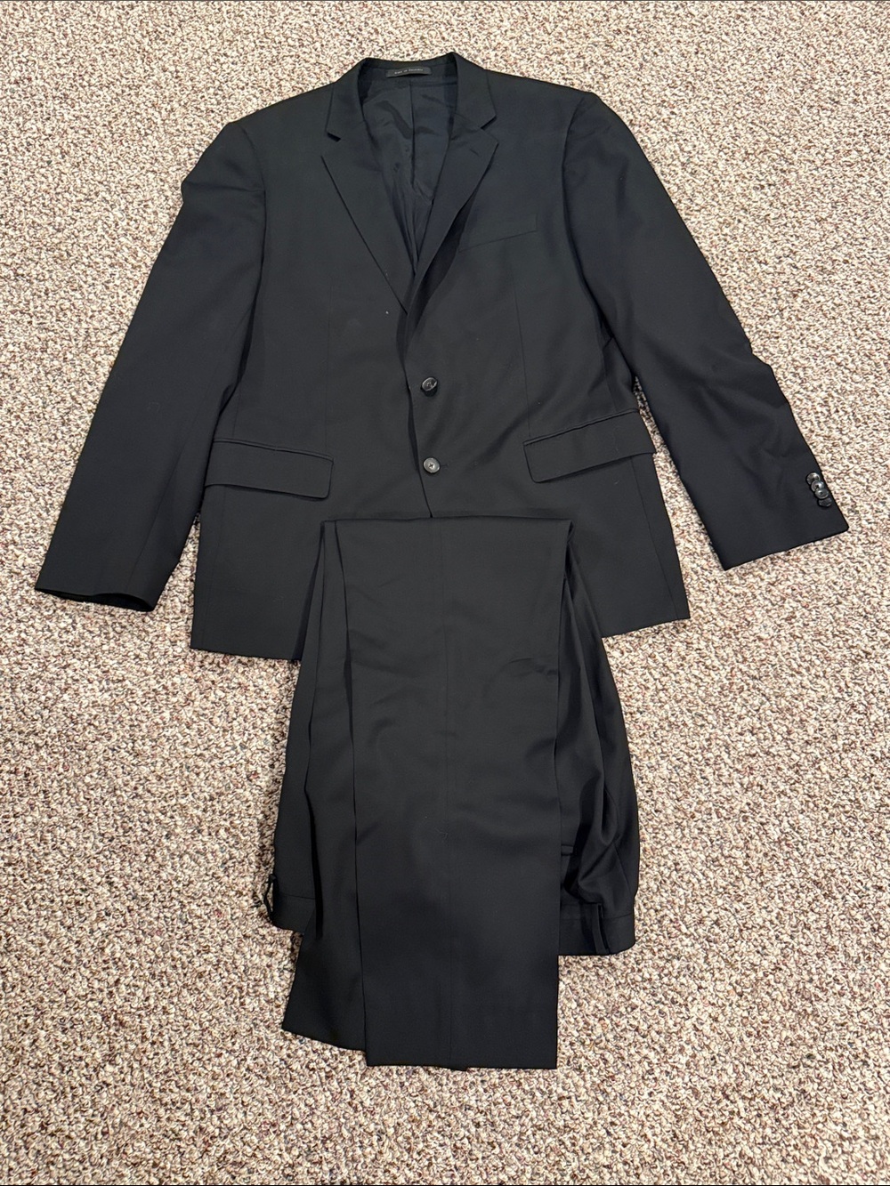 Reda Men's Black Two-Piece Suit - Notch Lapel size 46R